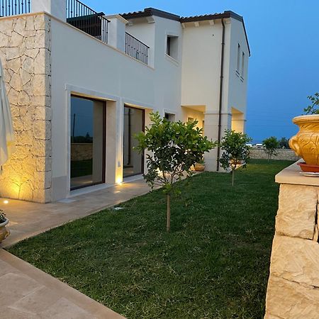 Villa Carmiano Luxury Bedrooms In Avola In The Province Of Syracuse With Spa And Swimming Pool And Wonderful Seaview Екстериор снимка