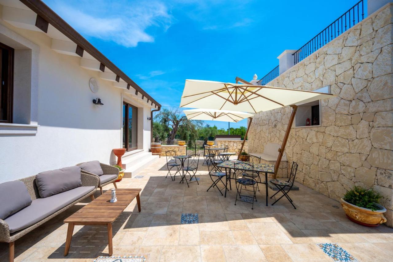 Villa Carmiano Luxury Bedrooms In Avola In The Province Of Syracuse With Spa And Swimming Pool And Wonderful Seaview Екстериор снимка