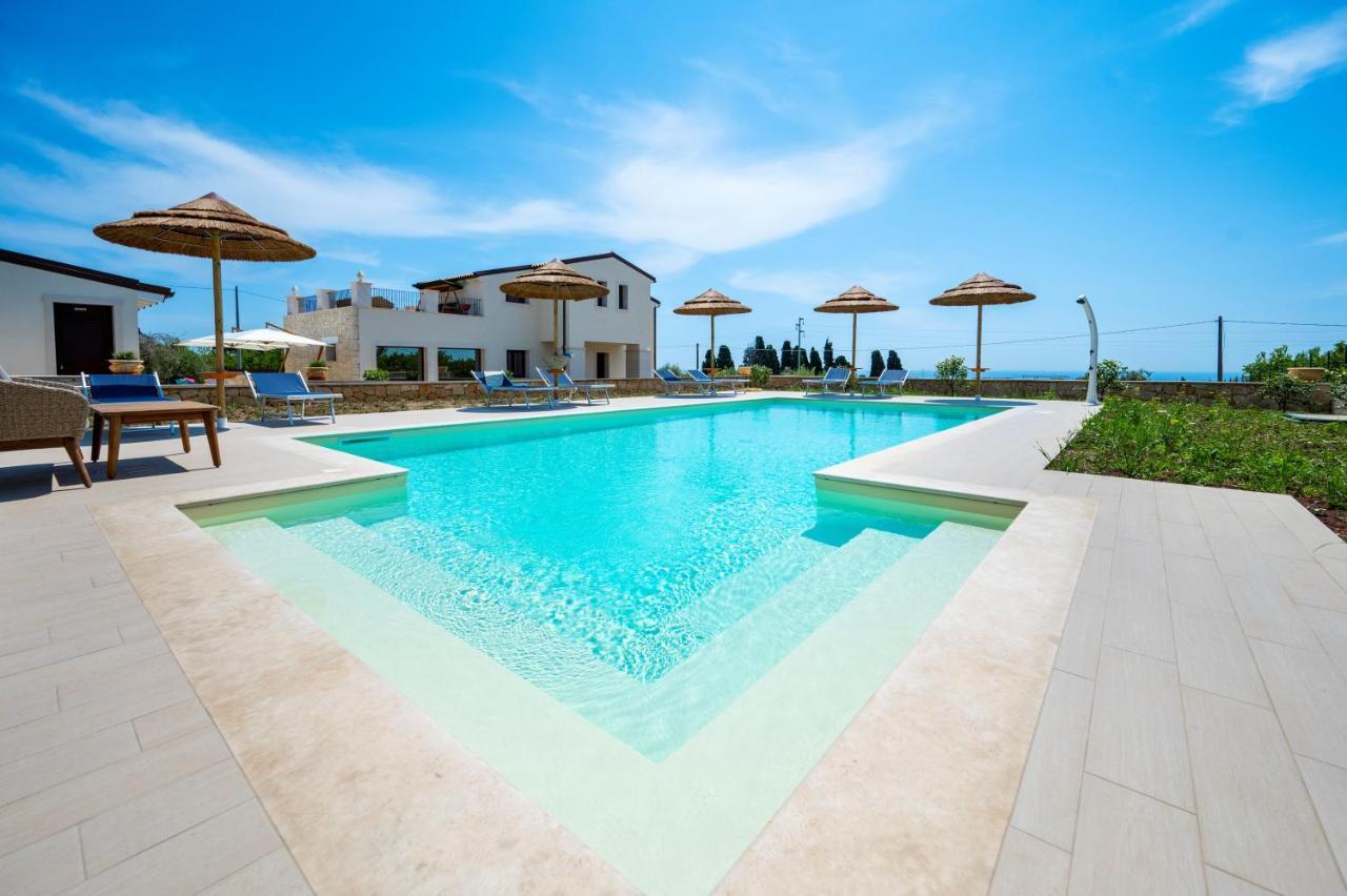 Villa Carmiano Luxury Bedrooms In Avola In The Province Of Syracuse With Spa And Swimming Pool And Wonderful Seaview Екстериор снимка